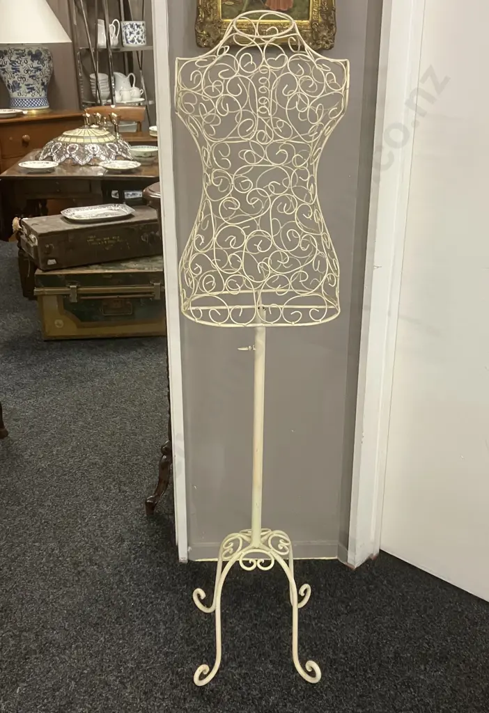 Vintage Female Cream Wire Dress Form Mannequin. H147cm Image 1++