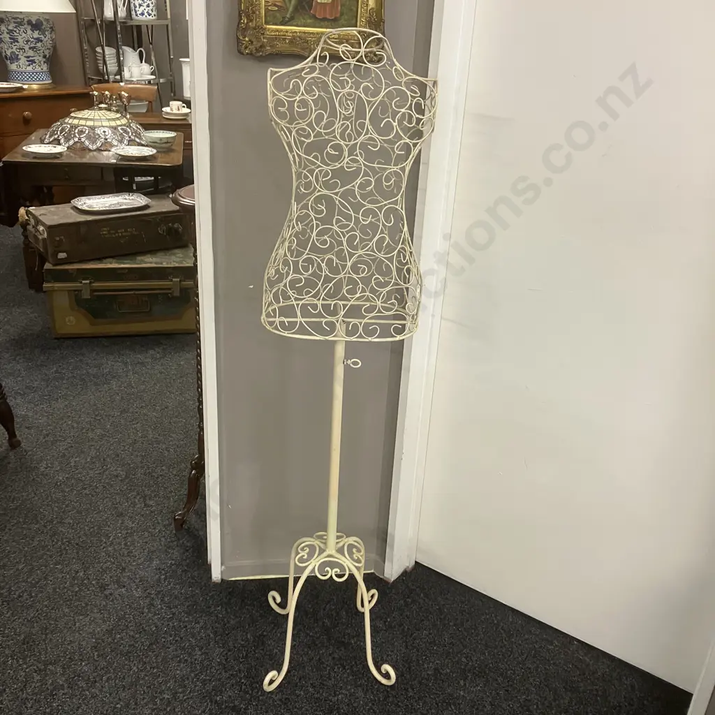 Vintage Female Cream Wire Dress Form Mannequin. H147cm Image 1++