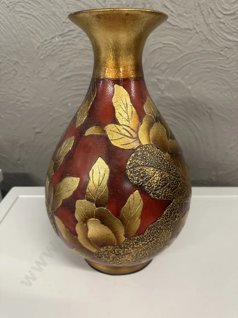 Decorative  Vase Red With Embossed Gold Detail H25cm. Image 1++