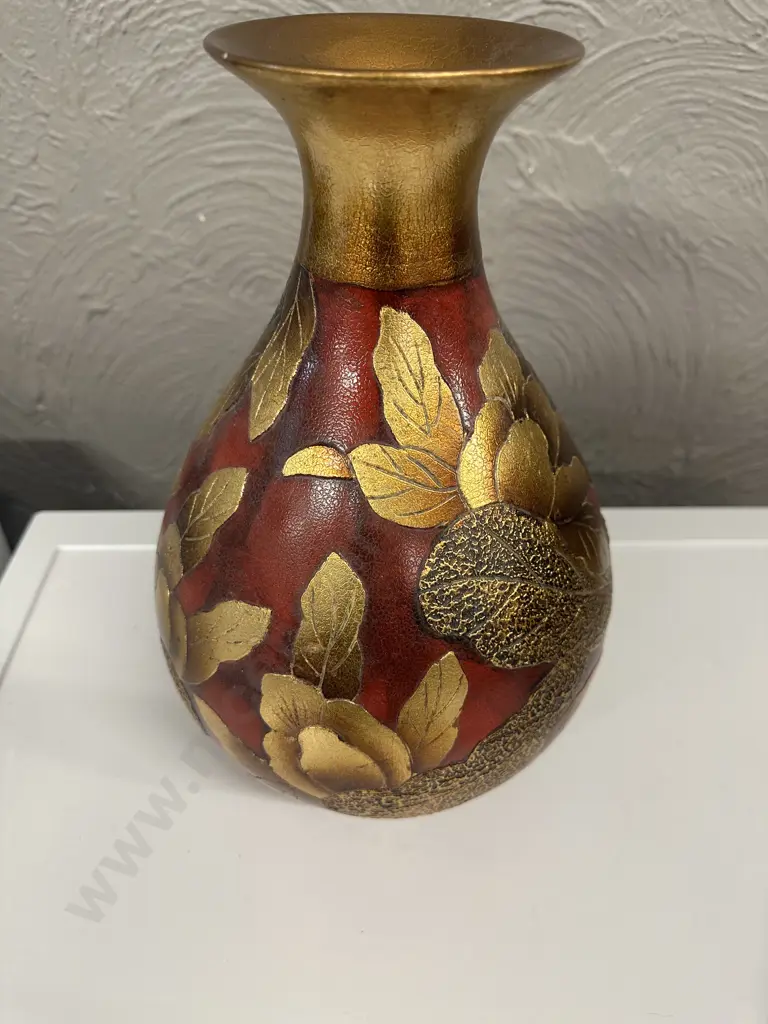 Decorative  Vase Red With Embossed Gold Detail H25cm. Image 1++