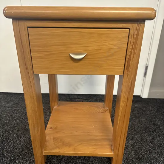 Kingswood Furniture Rimu Bedside Table With Single Drawer 