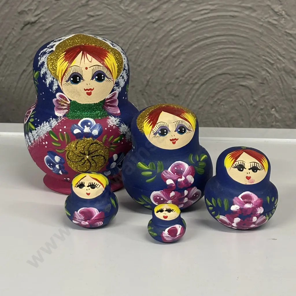 Set of Handpainted Nesting Dolls Image 1++