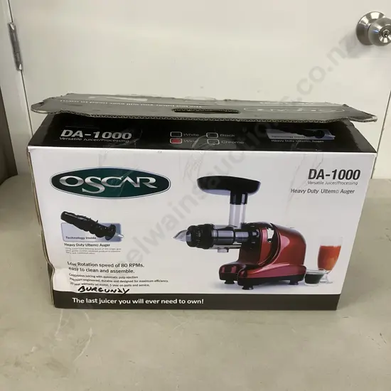 OSCAR Juicer DA-1000 With Original Box