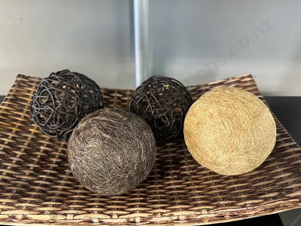 Decorative Curved Rattan Platter With Decorative Balls  Image 1++