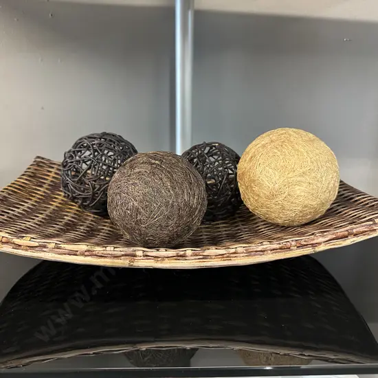 Decorative Curved Rattan Platter With Decorative Balls 