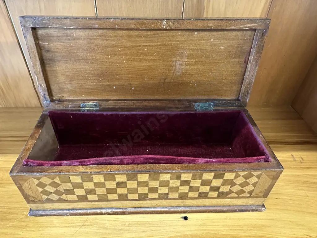 Vintage Inlaid Marquetry Jewellery Box H10,W30,12cm. Image 1++