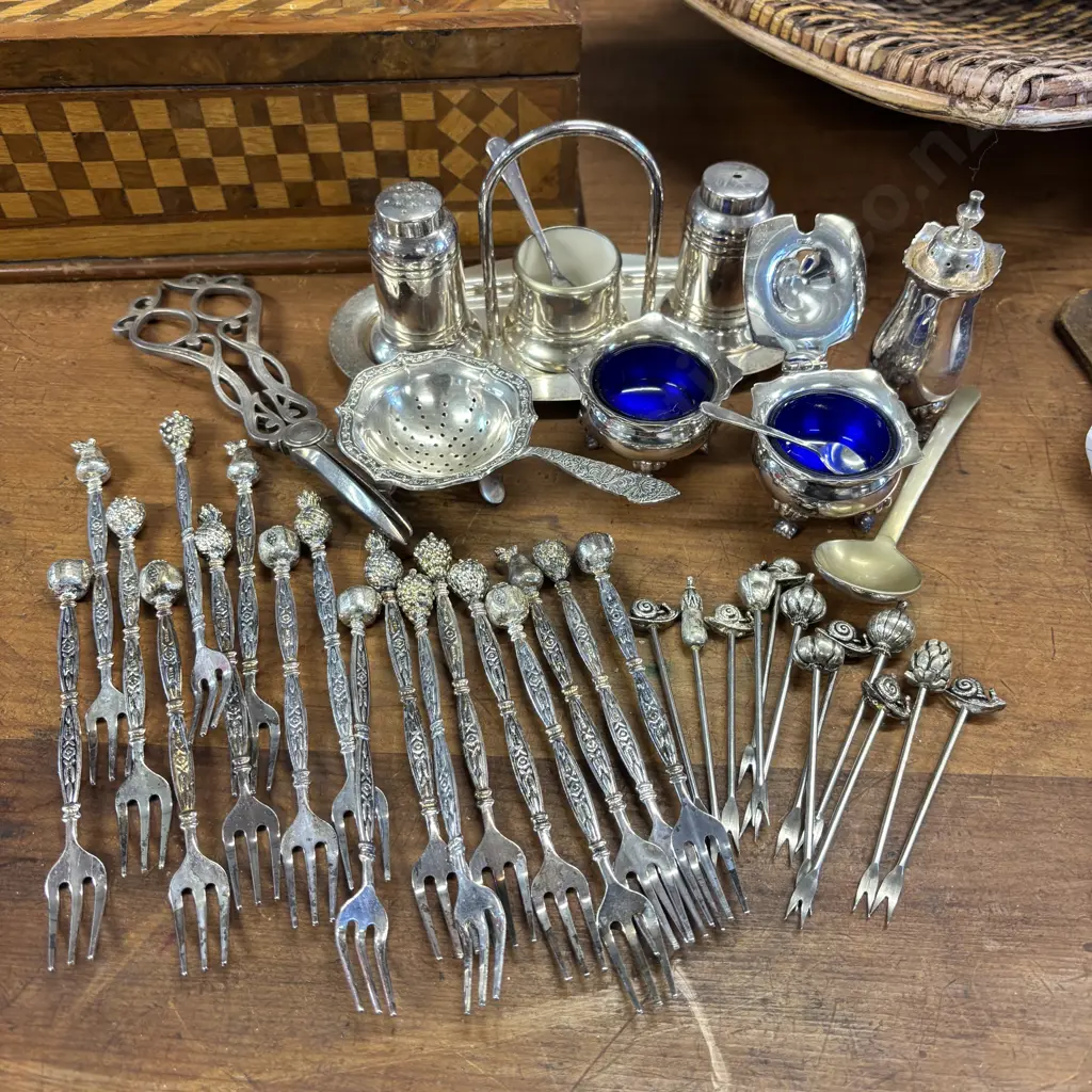 Assorted Vintage Condiment sets etc Image 1++