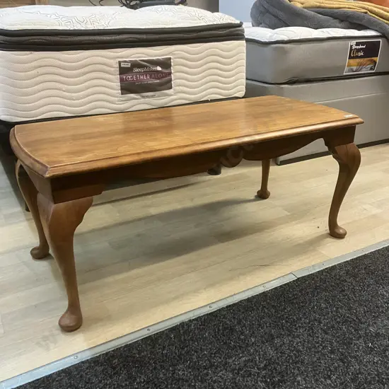 Mahogany Coffee Table, Cabriole Legs. H38 W92 D41cm