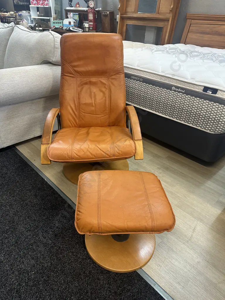  Orange Leather Stressless Style Recliner Chair & Footstool Wooden Curved Arms   Image 1++