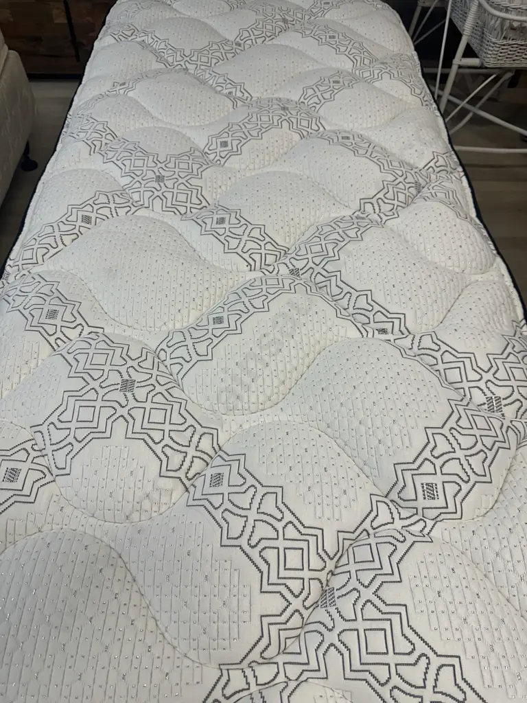 Sleepmaker Together Alone Liberty Firm King Single Mattress with Powered Adjustable Base Image 1++