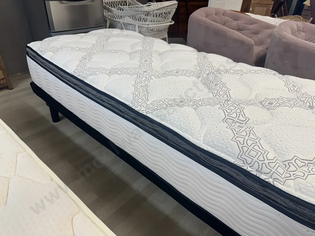 Sleepmaker Together Alone Liberty Firm King Single Mattress with Powered Adjustable Base Image 1++