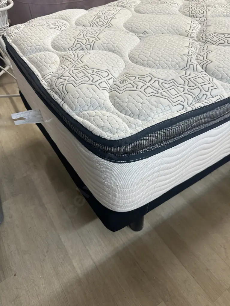 Sleepmaker Together Alone Liberty Firm King Single Mattress with Powered Adjustable Base Image 1++