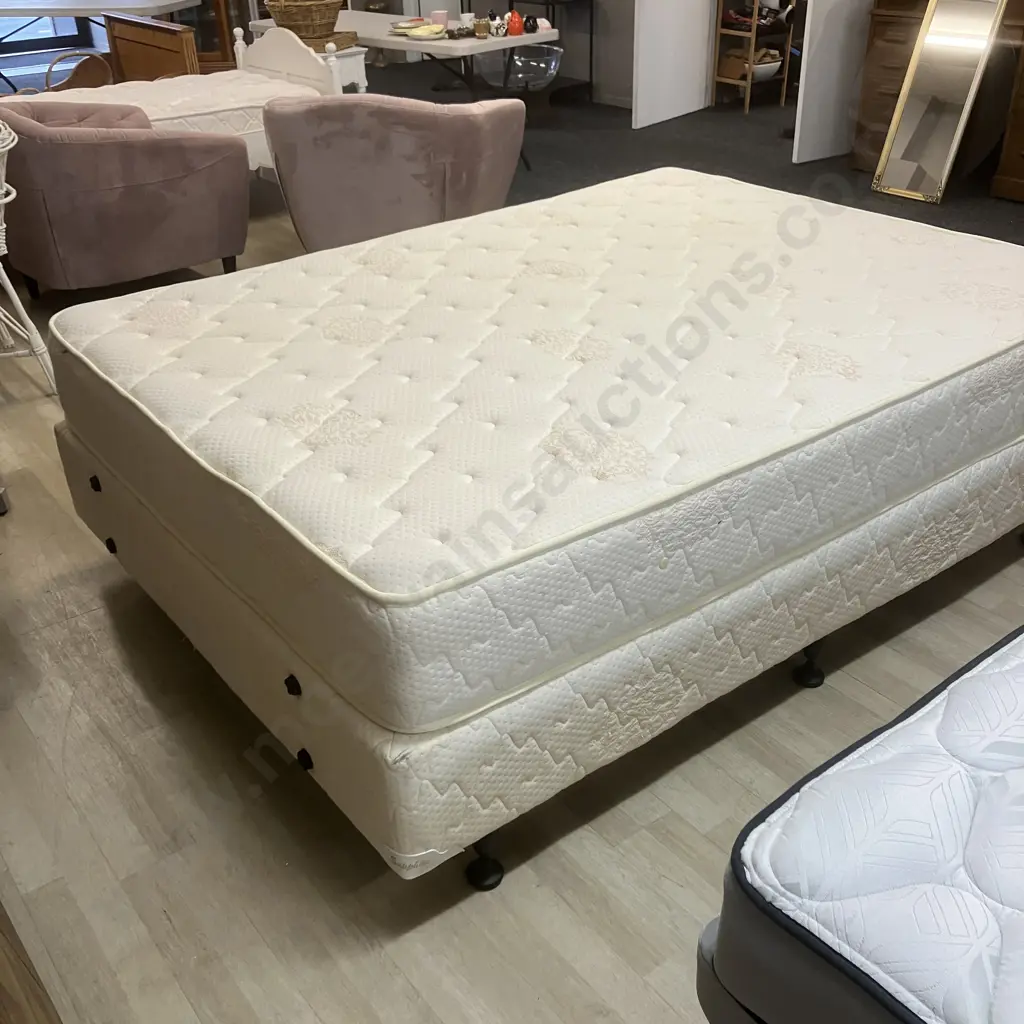 Sapphire Bedding Comfort Plus Queen Size Bed Image 1++