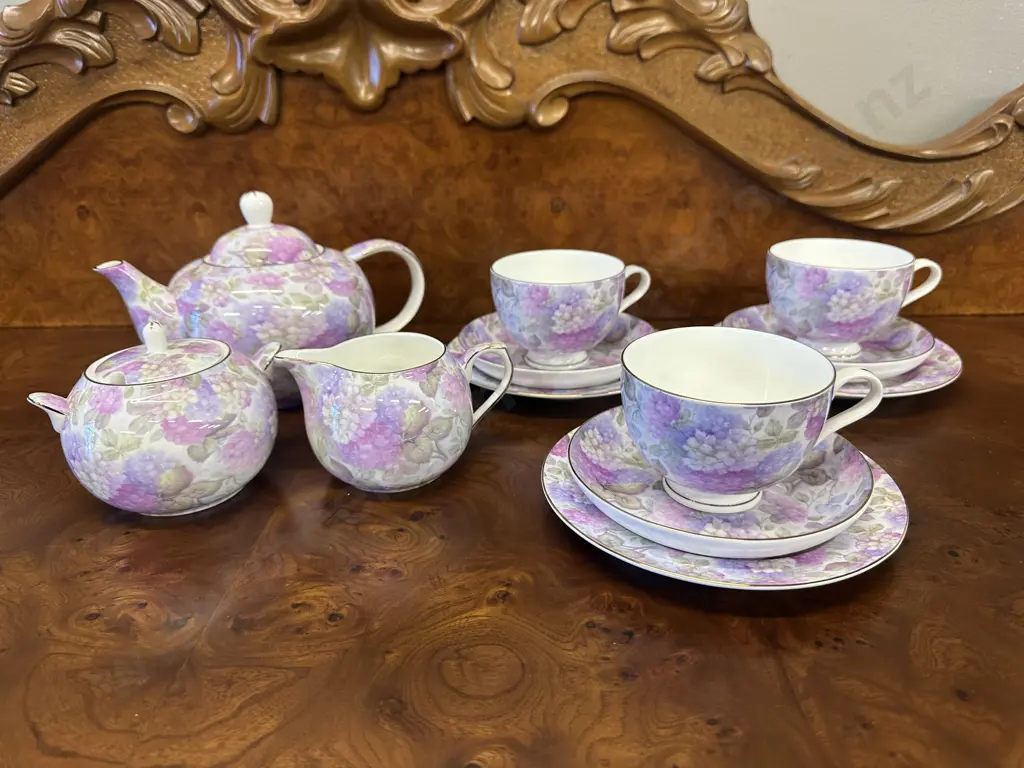Maxwell Willams Hydranga Trios x3, Creamer, Sugar Bowl & Tea Pot Image 1++