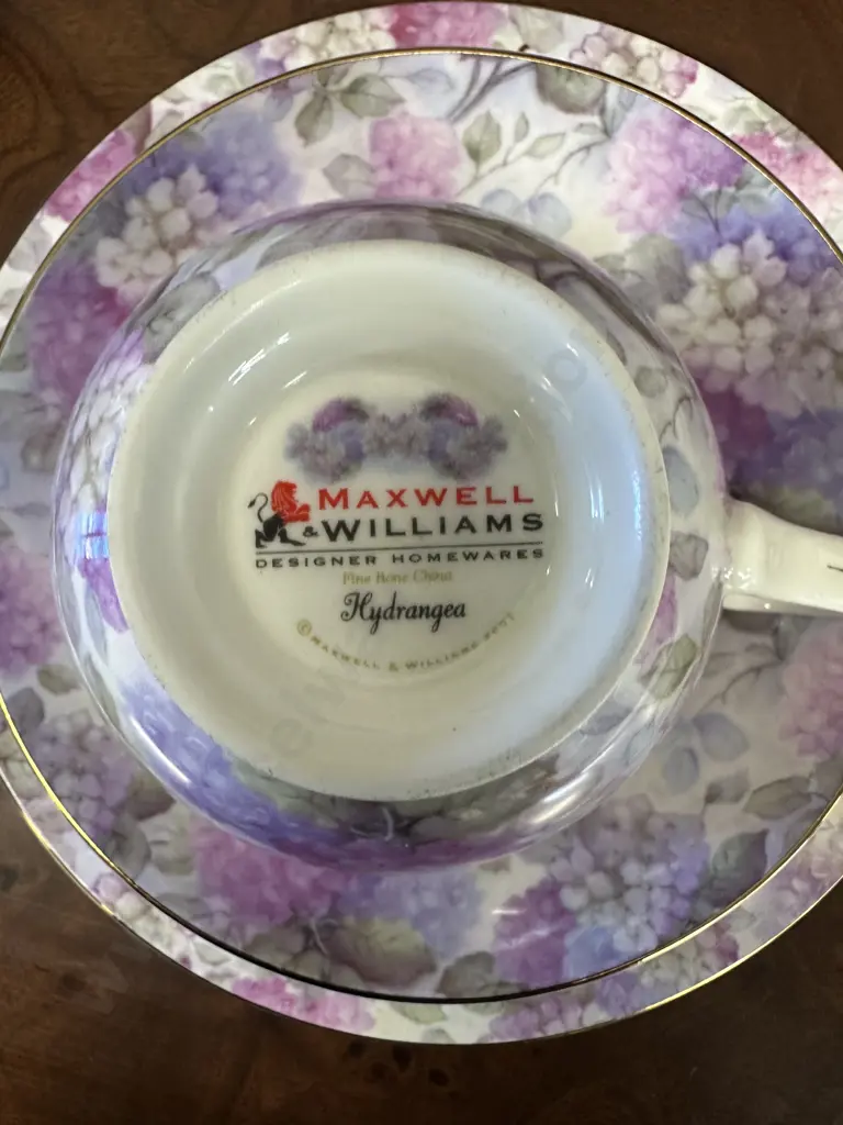 Maxwell Willams Hydranga Trios x3, Creamer, Sugar Bowl & Tea Pot Image 1++