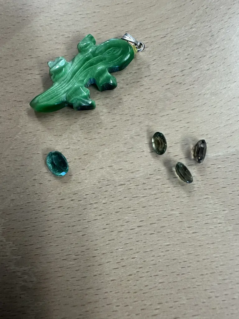 Green Crocodile Pendant, Green Sapphire Oval Shaped Gem Stones & Columbian Emerald Gem Stone   Image 1++