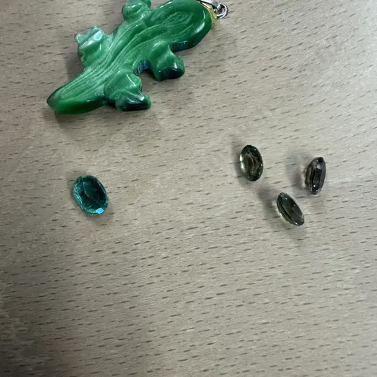 Green Crocodile Pendant, Green Sapphire Oval Shaped Gem Stones & Columbian Emerald Gem Stone  