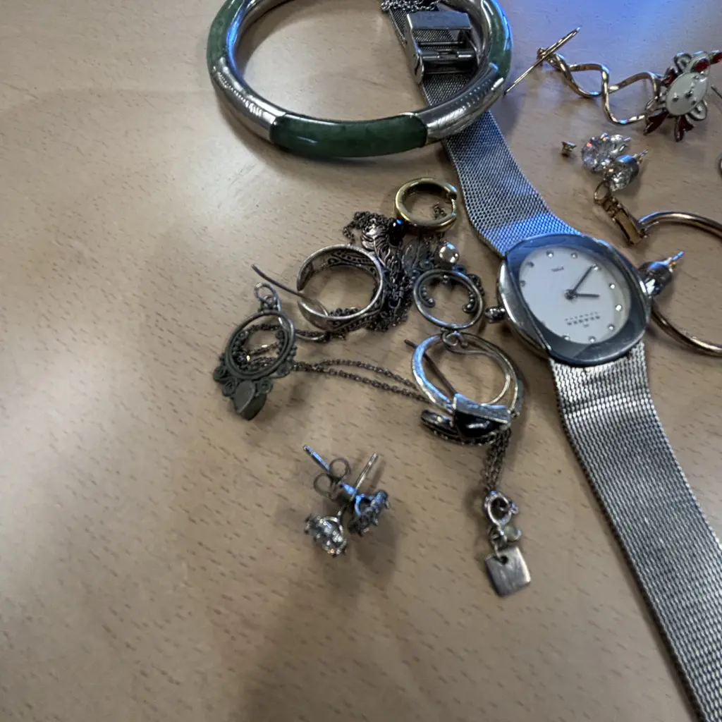 Assorted gold and sterling silver jewellery with Skagen Watch Image 1++