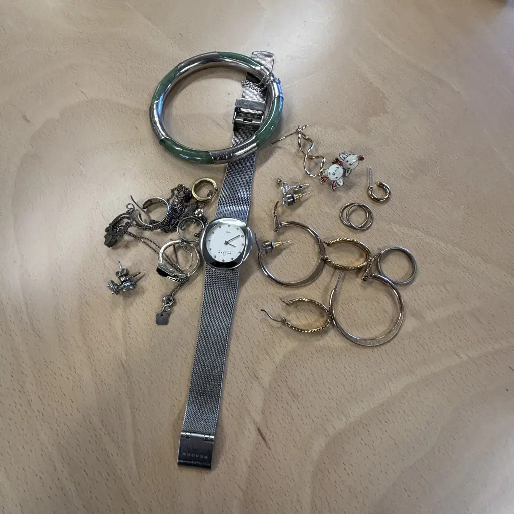 Assorted gold and sterling silver jewellery with Skagen Watch Image 1++