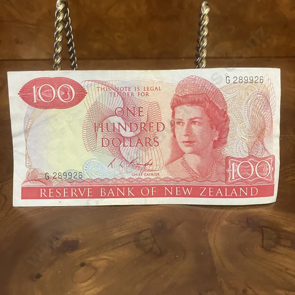 New Zealand $100 - R.L. Knight (1975-1977) - G 289926 Image 1++