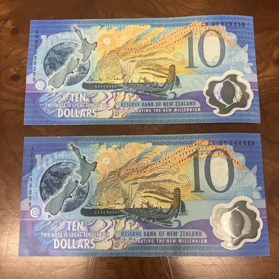 New Zealand Millennium Year 2000 $10 Banknotes x 2 - Donald Brash - AE 00044889 & CH 00039259