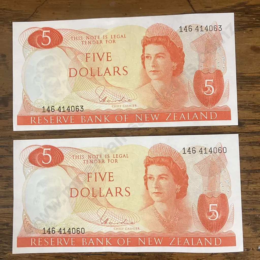 New Zealand Banknotes $20 & $10 Pair of Close Sequenced $5's - H.R. Hardie (1983-1985) Image 1++