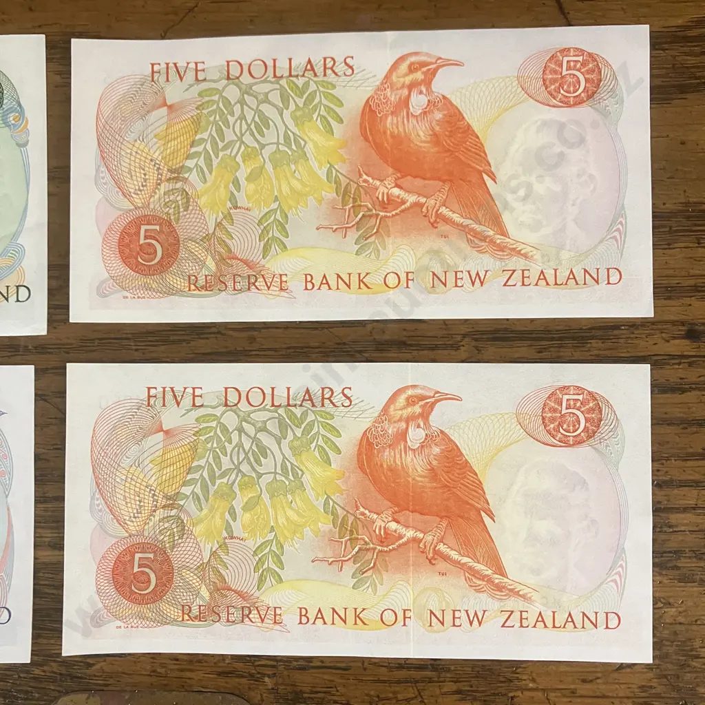 New Zealand Banknotes $20 & $10 Pair of Close Sequenced $5's - H.R. Hardie (1983-1985) Image 1++