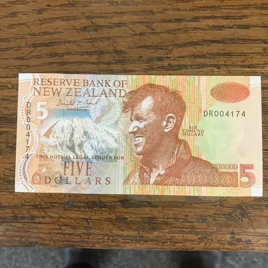 New Zealand $5 With Sir Edmund Hillary - DR004174
