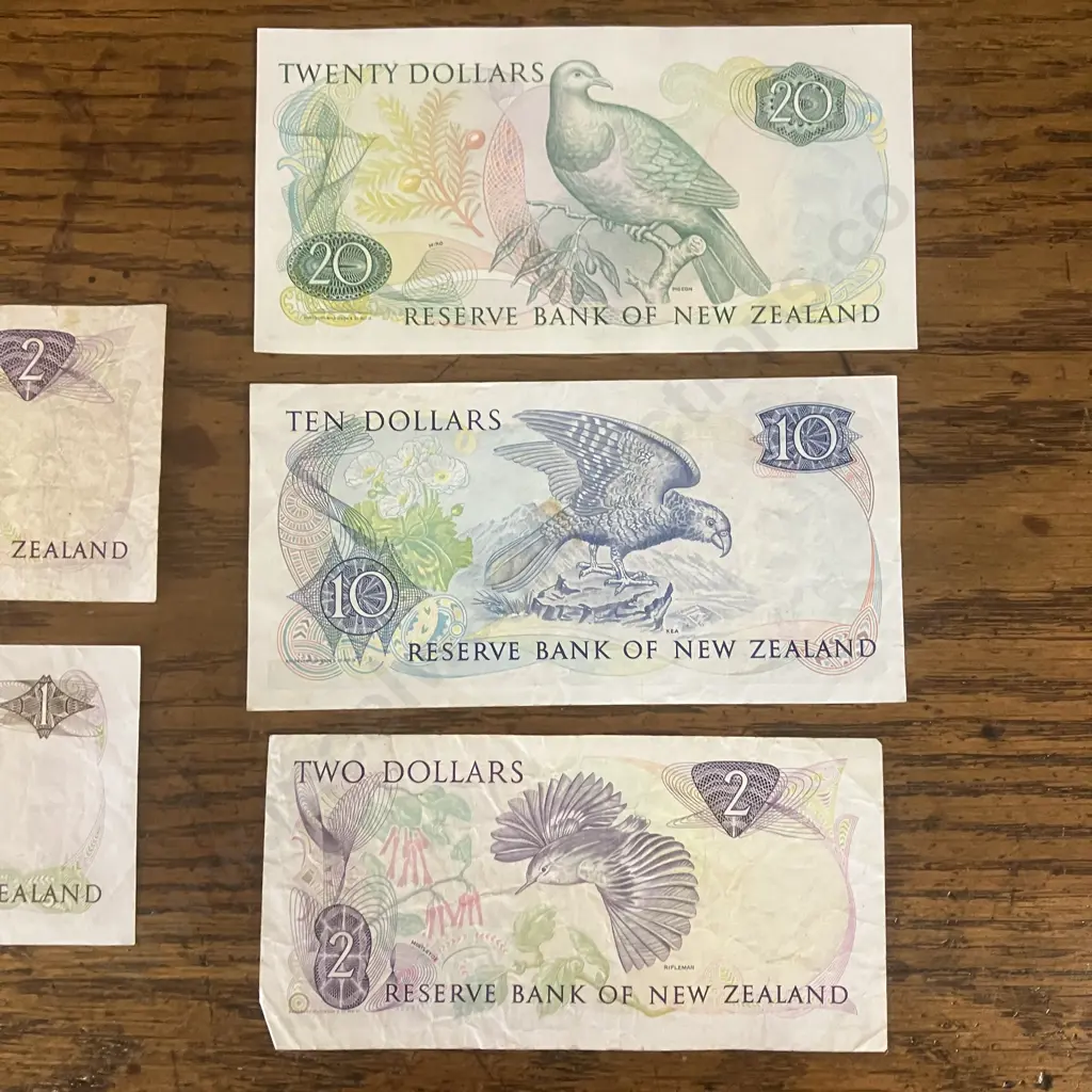 New Zealand Banknotes - $1 S.T Russell (1985-89) , $2 H.R. Hardie (1983-1985), $2, $10, $20 Donald Brash Image 1++