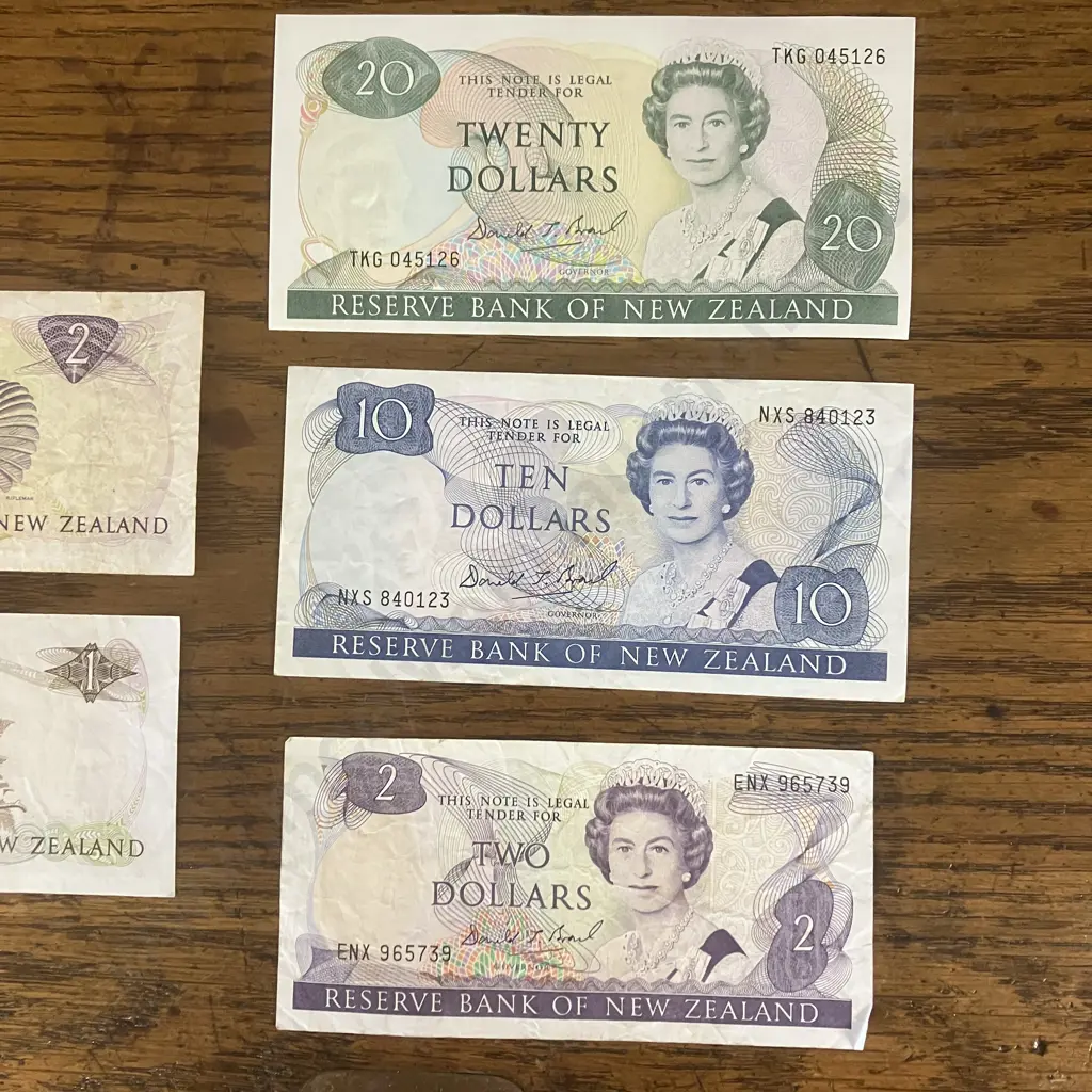 New Zealand Banknotes - $1 S.T Russell (1985-89) , $2 H.R. Hardie (1983-1985), $2, $10, $20 Donald Brash Image 1++