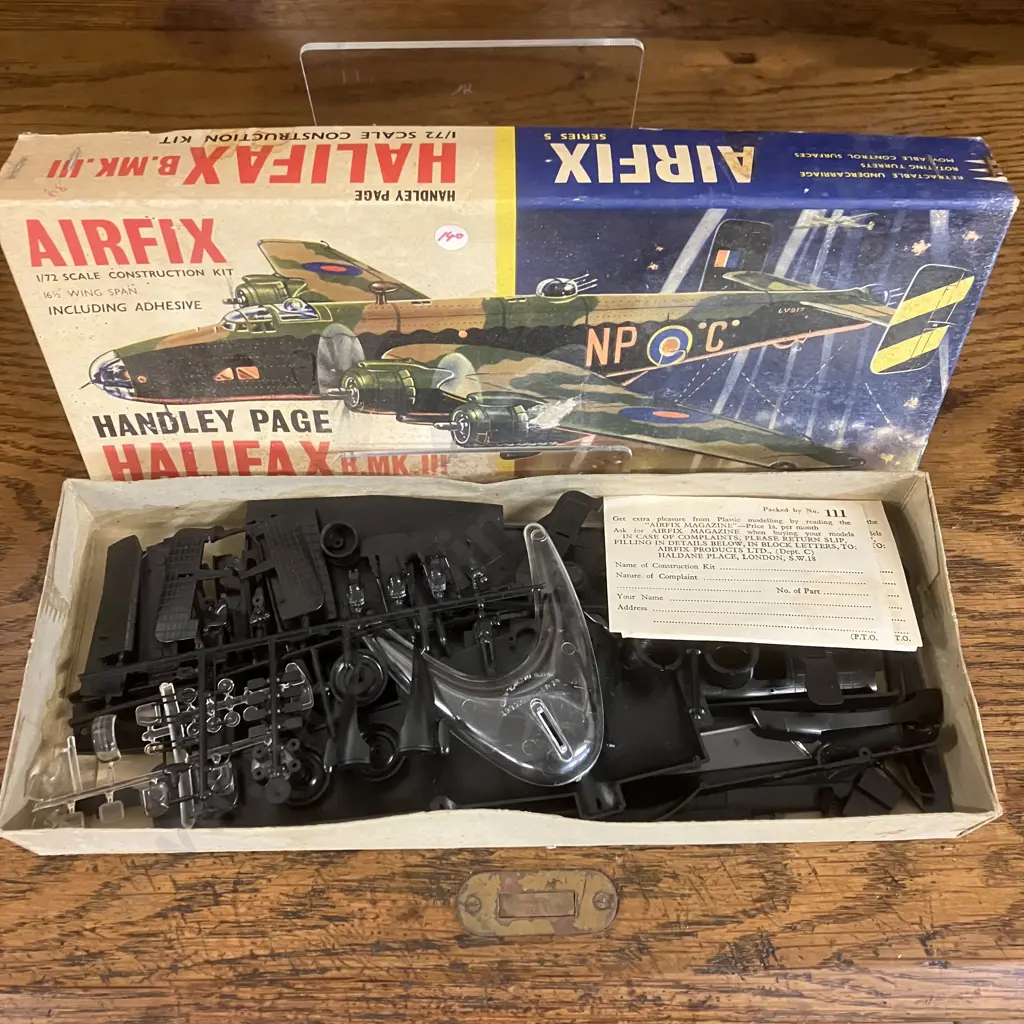 Vintage Airfix Handley Page Halifax B.MK.III, 1/72 Scale Model Kit, Series 5, No.584 - England 1961 (Open Box) Image 1++