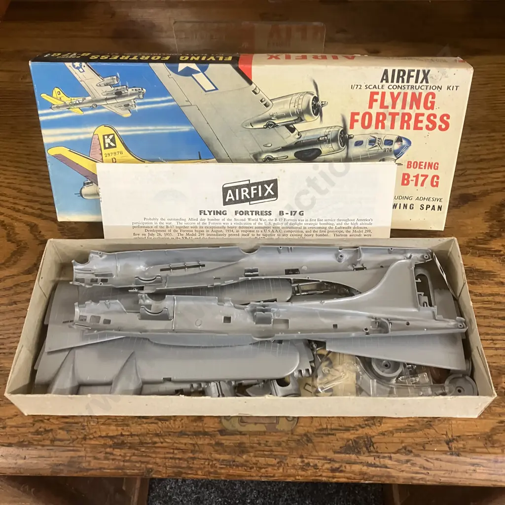 Vintage Airfix Flying Fortress Boeing B-17 G, 1/72 Scale Model Kit, Series 5, No.585 - England 1962 (Open Box) Image 1++