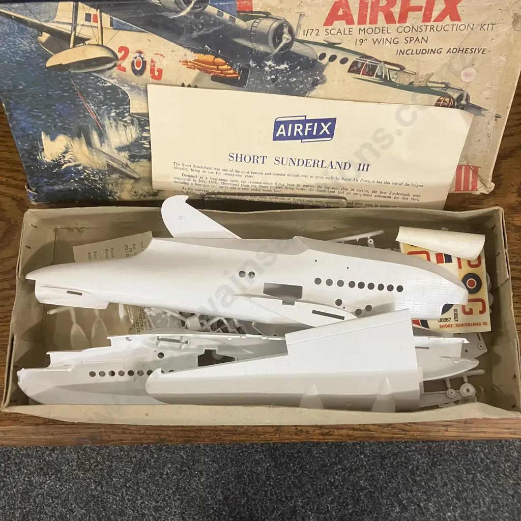 Vintage Airfix Short Sunderland IIl, 1/72 Scale Model Kit #681 Series 6 - England 1959 (Open Box) Image 1++
