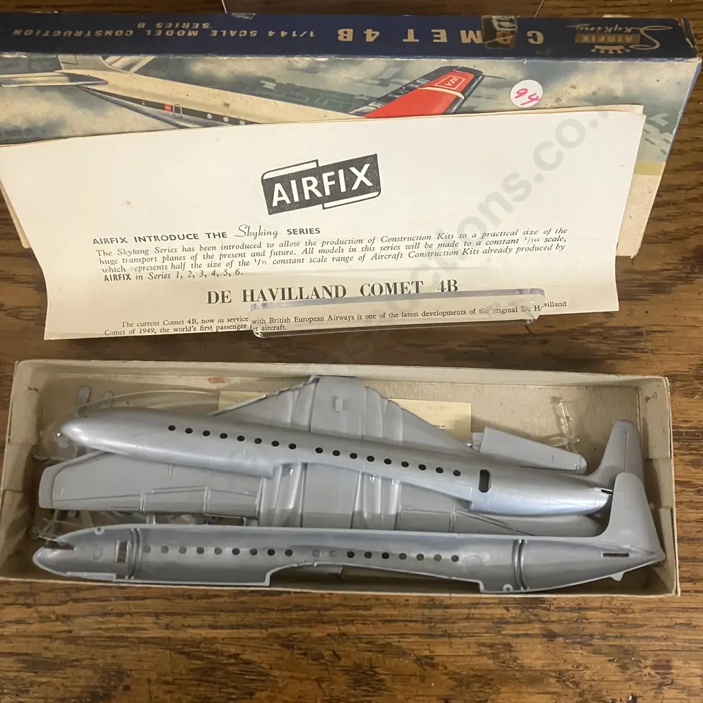 Vintage Airfix SkyKing 1/144 Scale De Havilland Comet 4B #SK500 1961 & Vickers Vanguard #SK501 1962 Model Kits - England Image 1++