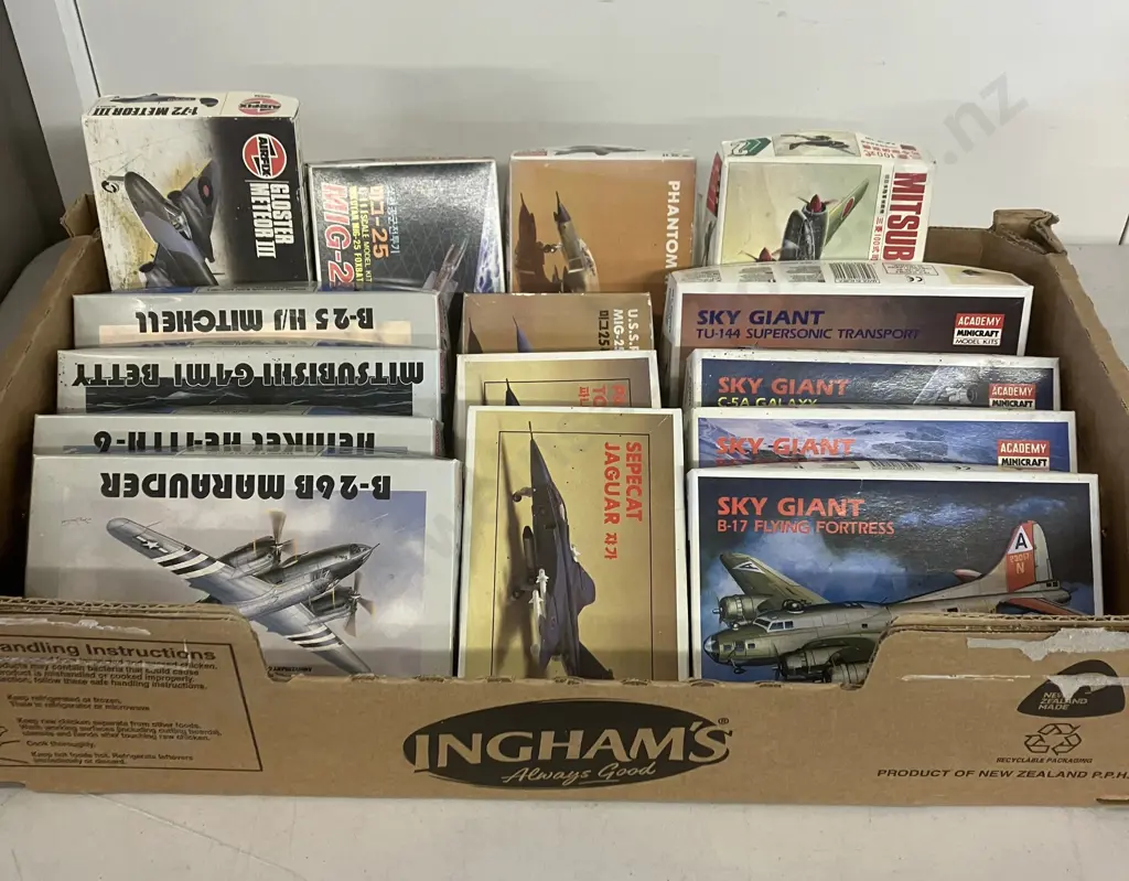 Lot of 15 Assorted Model Kits - Airfix, Academy Minicraft Etc Image 1++