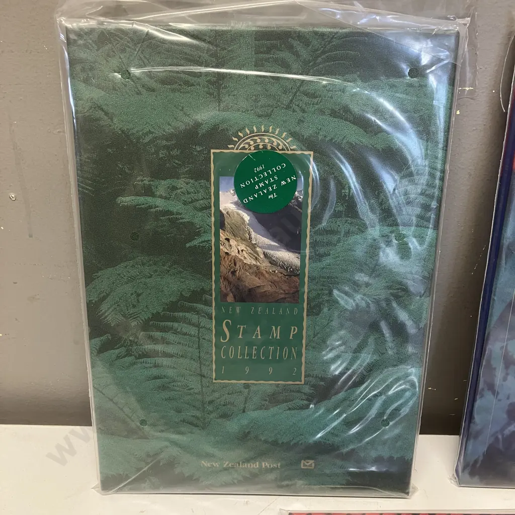 New Zealand Post - The New Zealand Stamp Collection Albums 1992,1993 And 1994 Image 1++