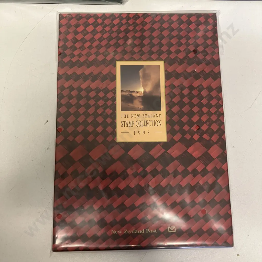 New Zealand Post - The New Zealand Stamp Collection Albums 1992,1993 And 1994 Image 1++
