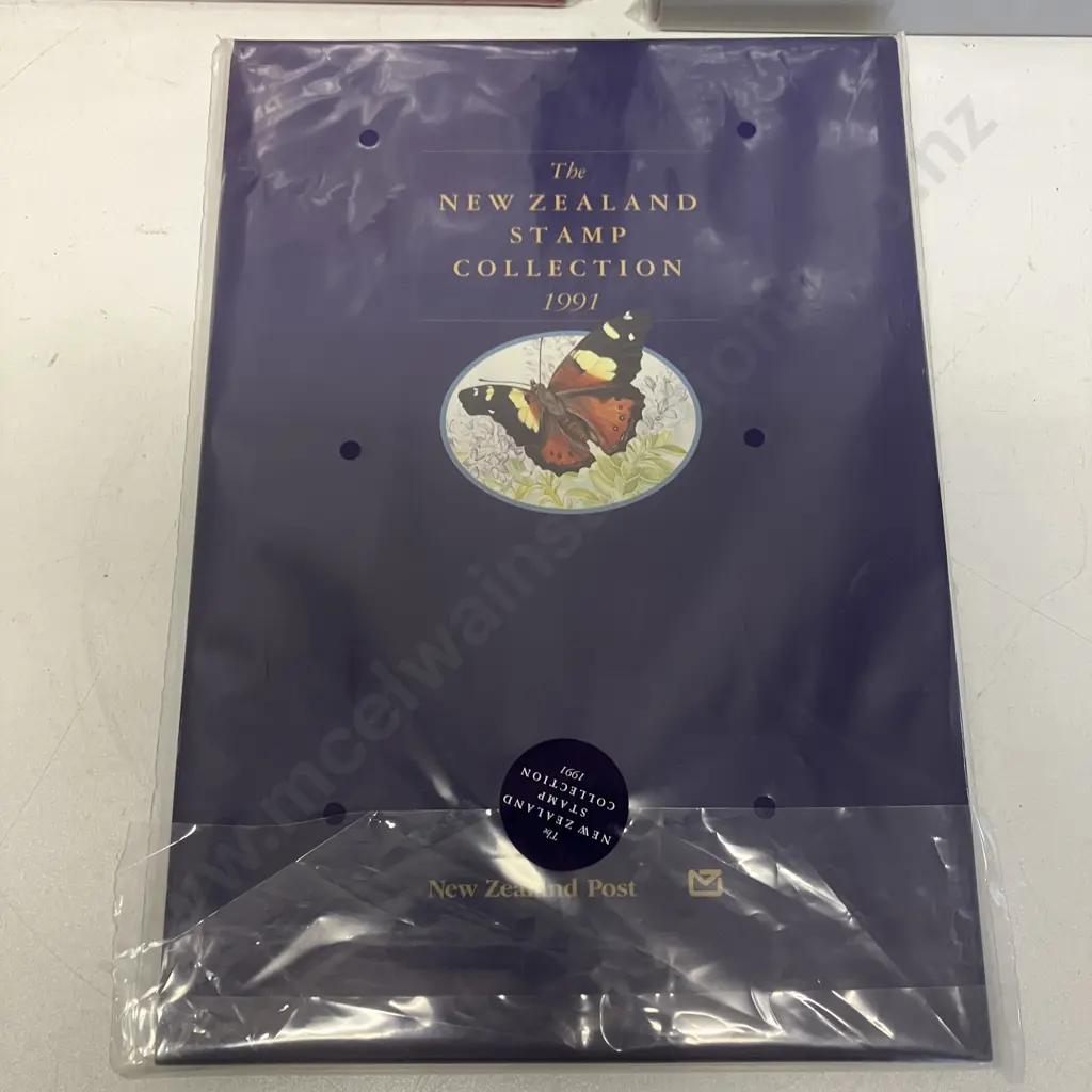 New Zealand Post - The New Zealand Stamp Collection Albums 1985,1987 And 1991 Image 1++