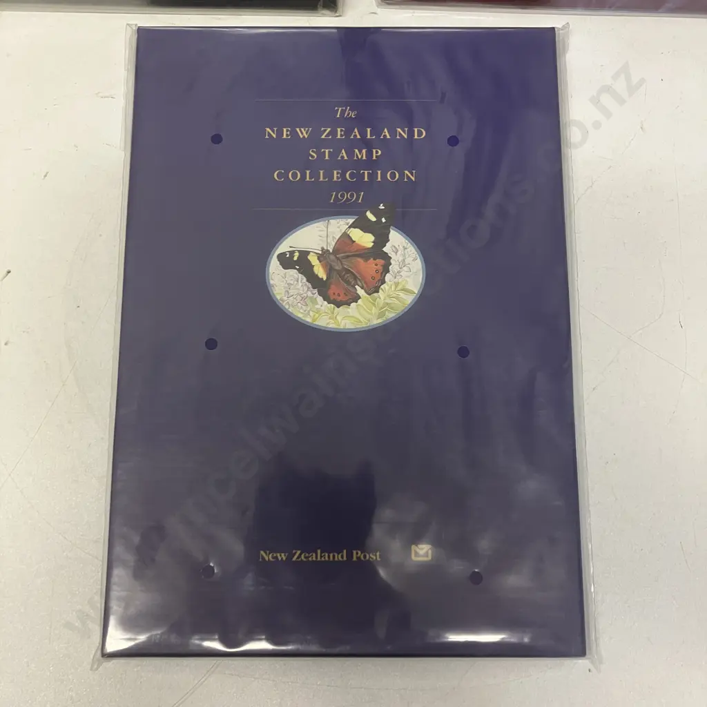 New Zealand Post - The New Zealand Stamp Collection Albums 1984,1989 And 1991 Image 1++