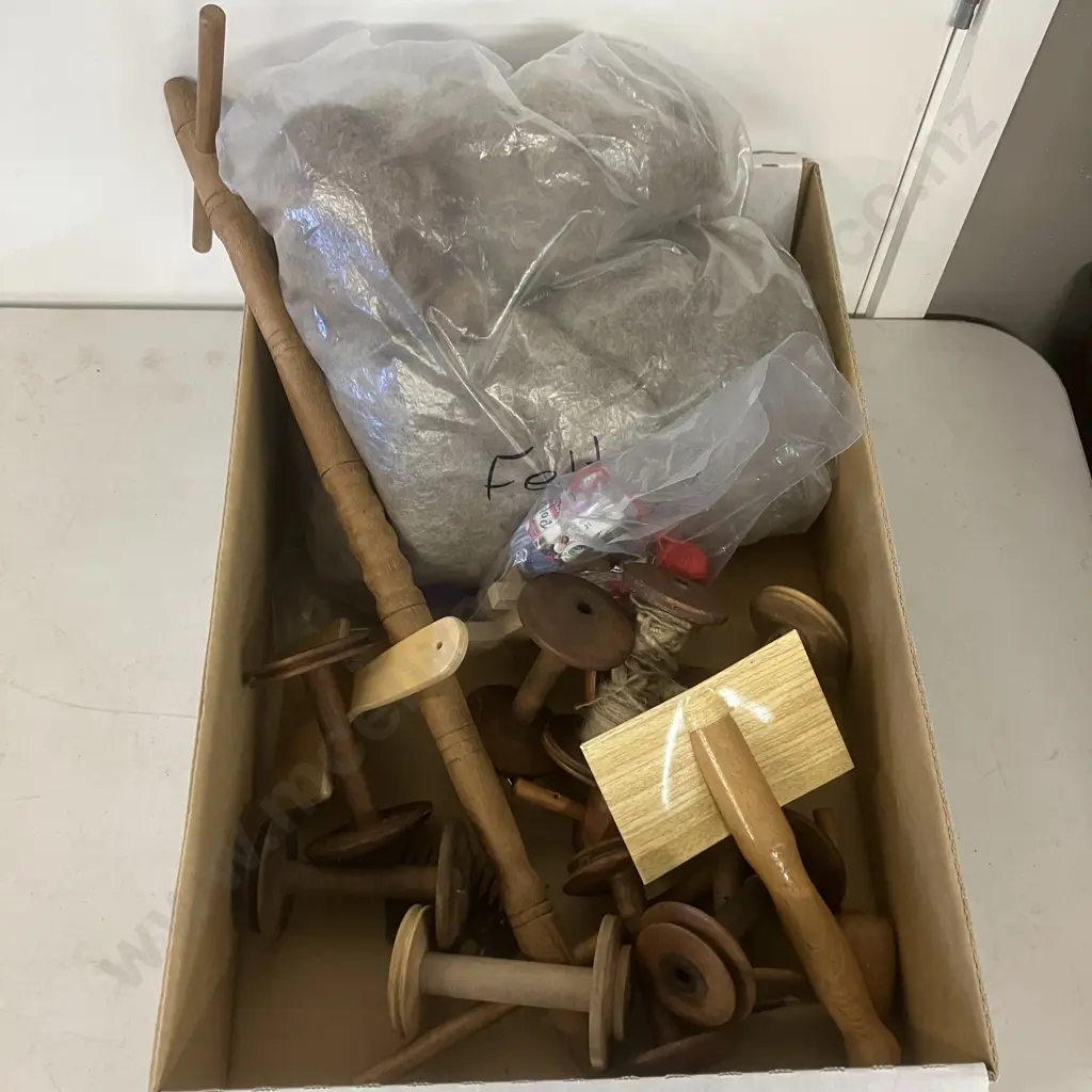 Box Lot Assorted Spinning Items, Felting Wool Etc Image 1++