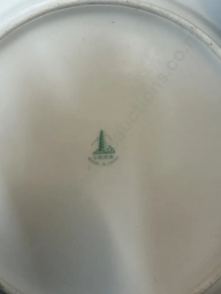40 Piece Dinnerset White With Gold Detail (as found) Image 1++