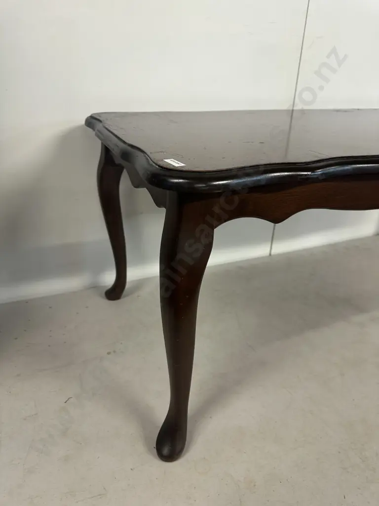 Queen Anne Style Mahogany Effect Coffee Table, Cabriole Legs. H44 W111 D50cm Image 1++
