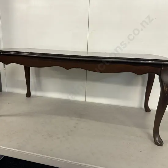Queen Anne Style Mahogany Effect Coffee Table, Cabriole Legs. H44 W111 D50cm