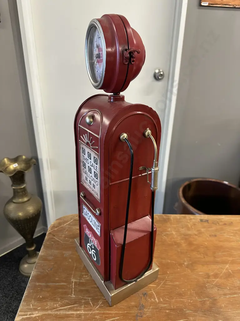 Vintage Route 66 Clock Gas Pump H52cm. Image 1++