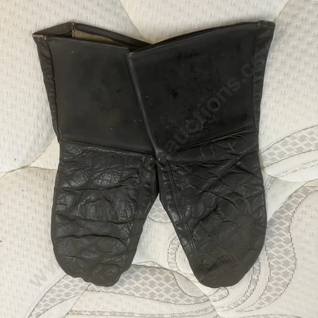 Pair of Vintage Black Leather Motorcycle Gloves Gauntlets Image 1++
