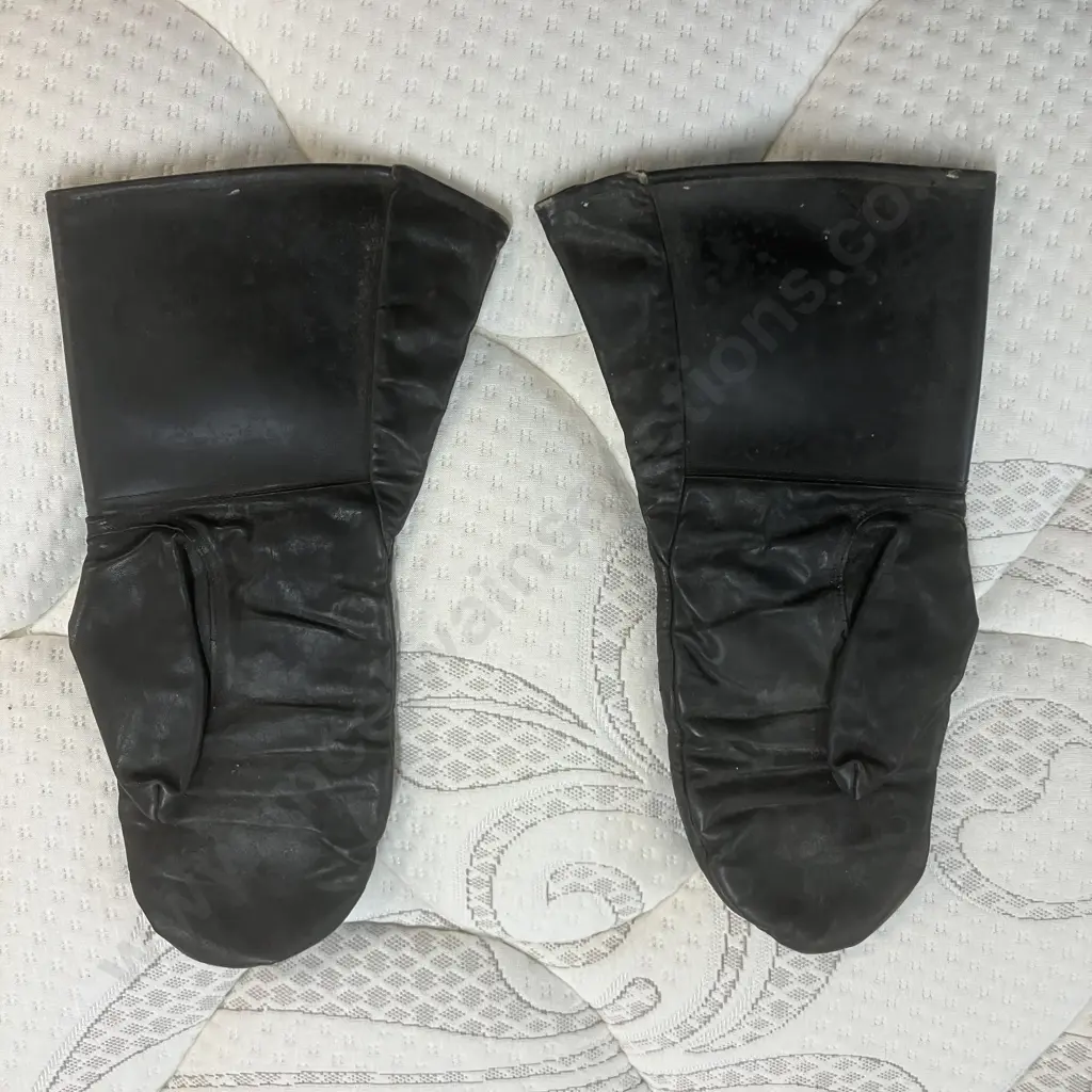 Pair of Vintage Black Leather Motorcycle Gloves Gauntlets Image 1++