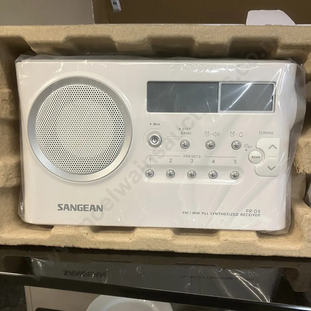 Sangean PR-D4P FM/AM Digital Tuning Portable Radio Image 1++