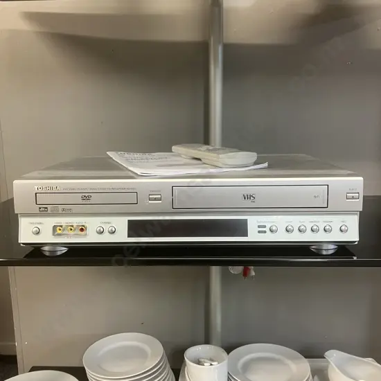 Toshiba DVD VCR Combo SD-33VLSY With Remote Control & Owners Manual