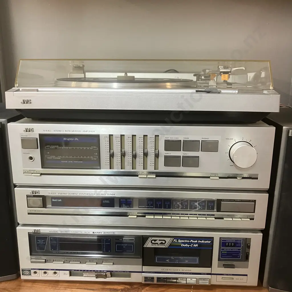 JVC Stereo With QL-A200 Turntable, A-X40 Amplifier Seperate Component Stereo With Polk Audio RTi4 Bookshelf Speakers Image 1++