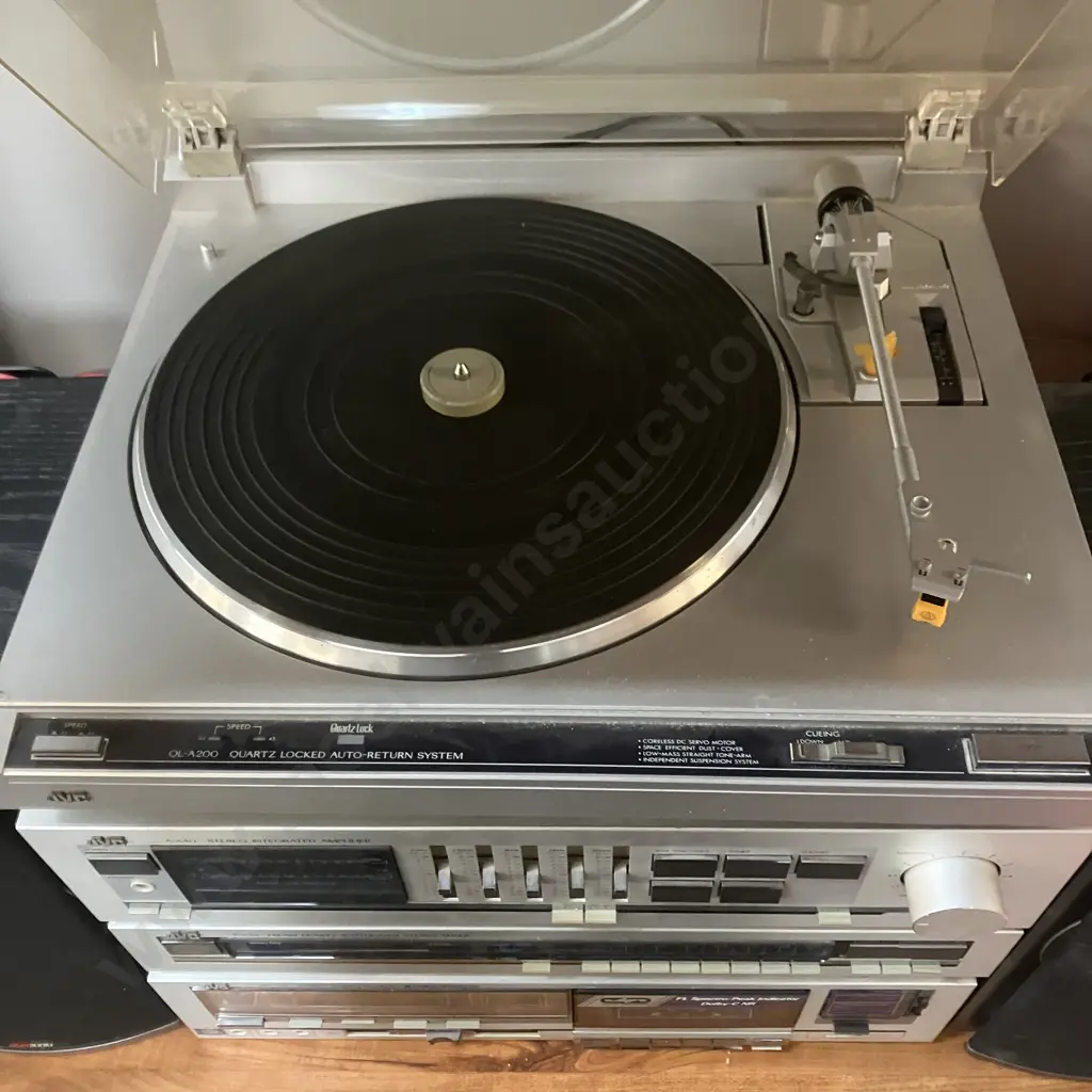 JVC Stereo With QL-A200 Turntable, A-X40 Amplifier Seperate Component Stereo With Polk Audio RTi4 Bookshelf Speakers Image 1++